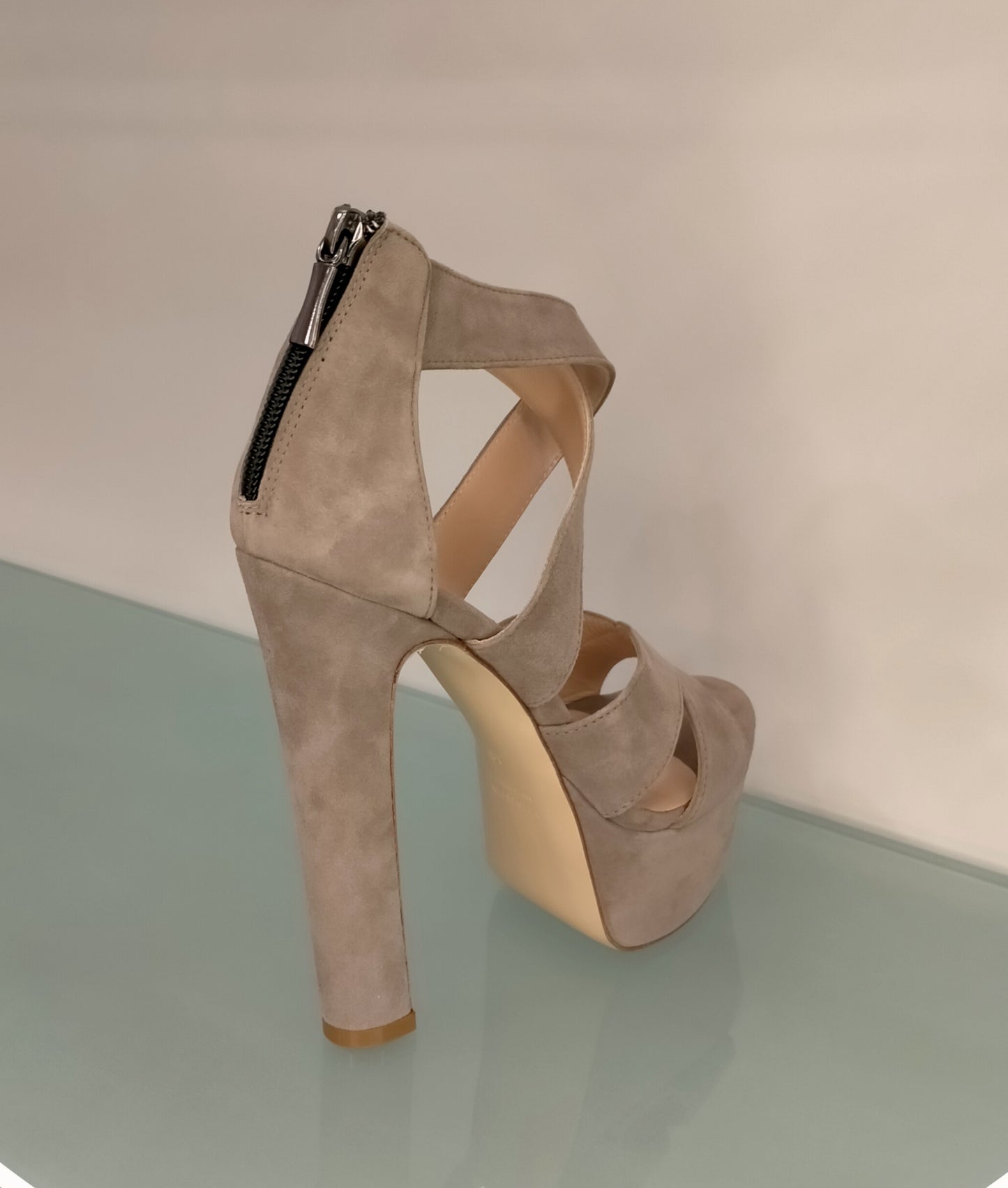 Sandali LONIGRO con plateau in camoscio tortora chiaro