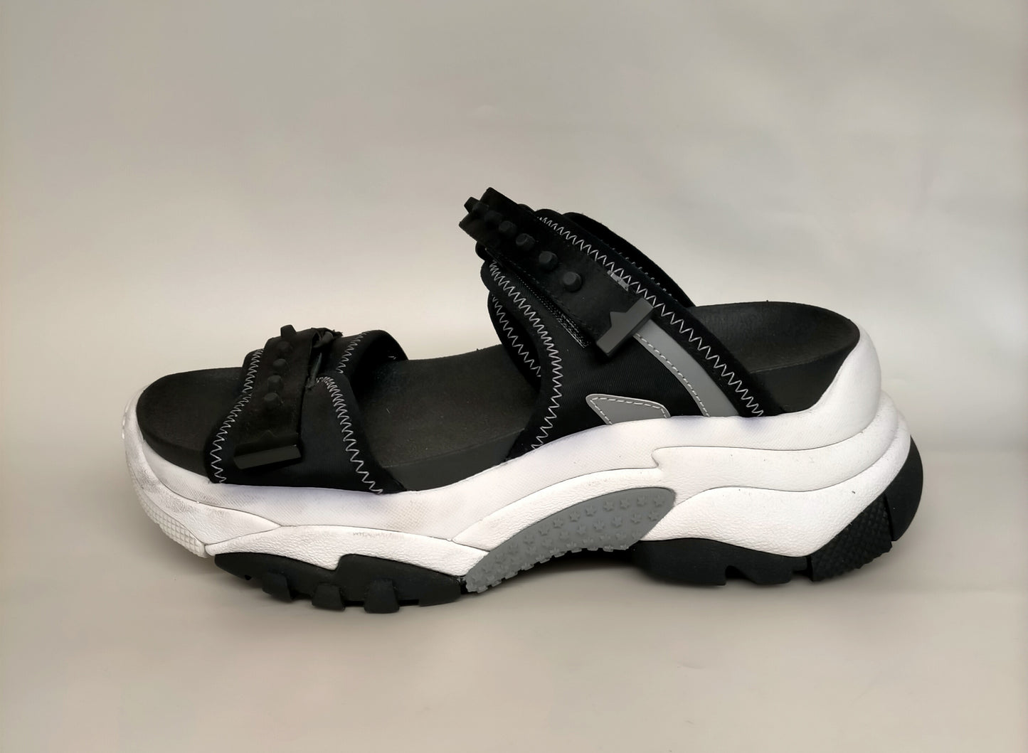 Sandali ASH ATOLL in tessuto nero con strap