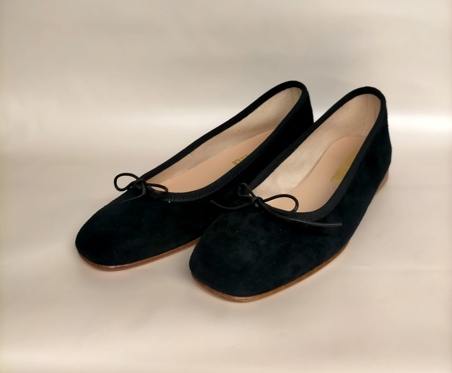 Ballerine LONIGRO con zeppa interna in camoscio nero