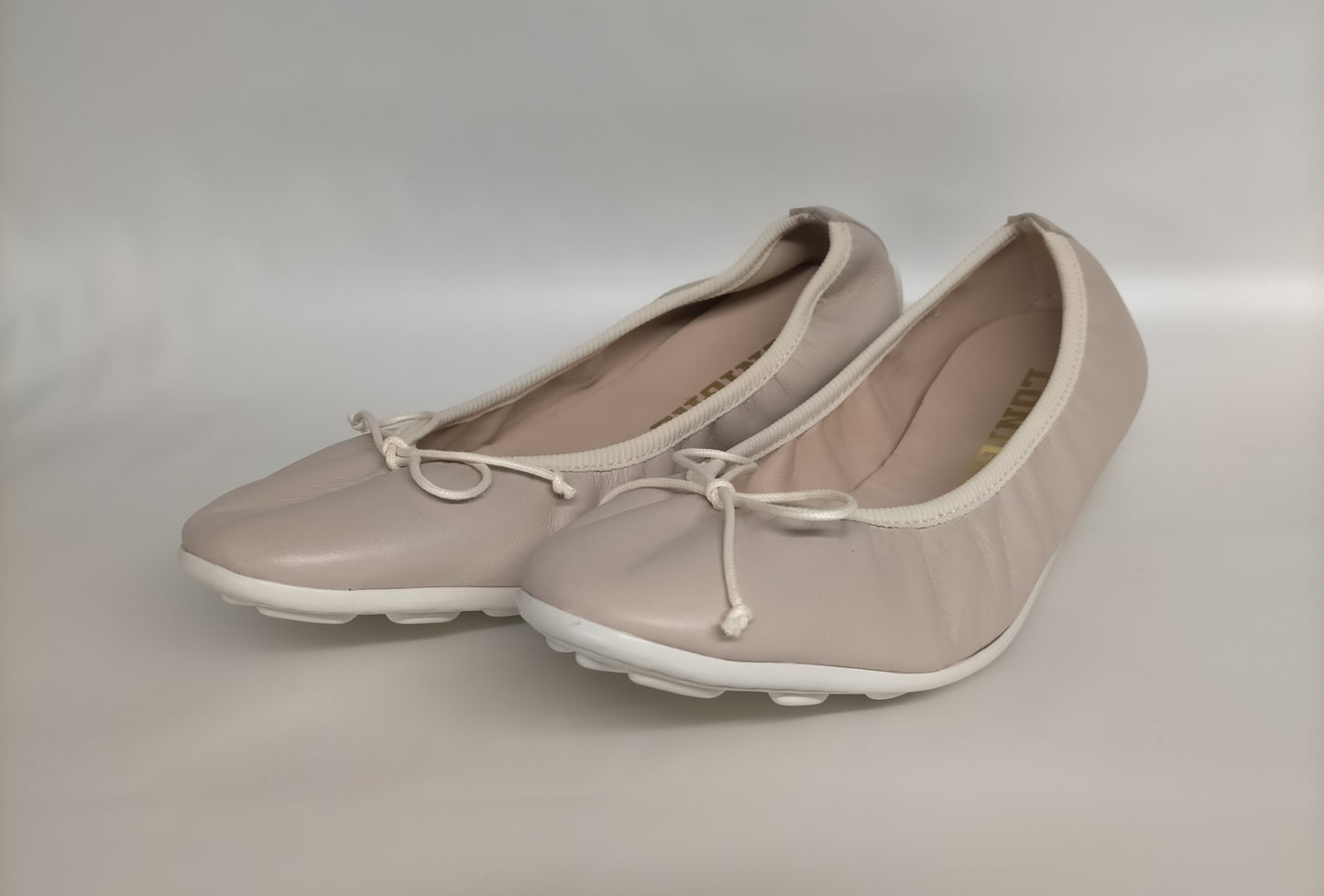 Ballerine LONIGRO in pelle beige e fondo gomma