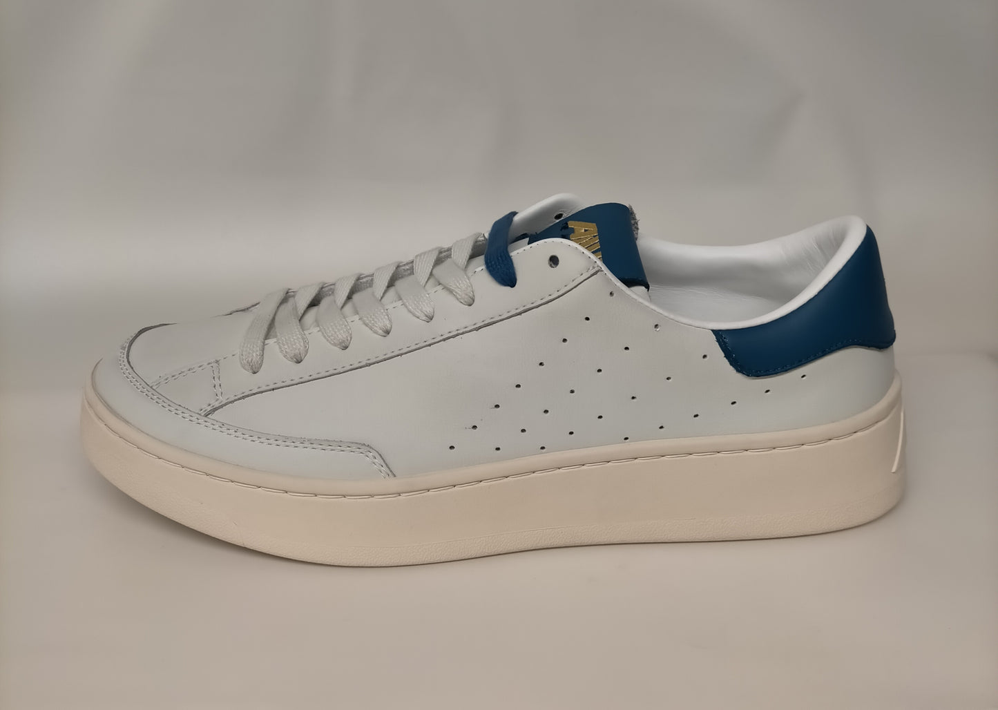 Sneakers uomo AMBI TRAILMATE 4 in pelle bianca tallone blu - COLLEZIONE EST. 2025