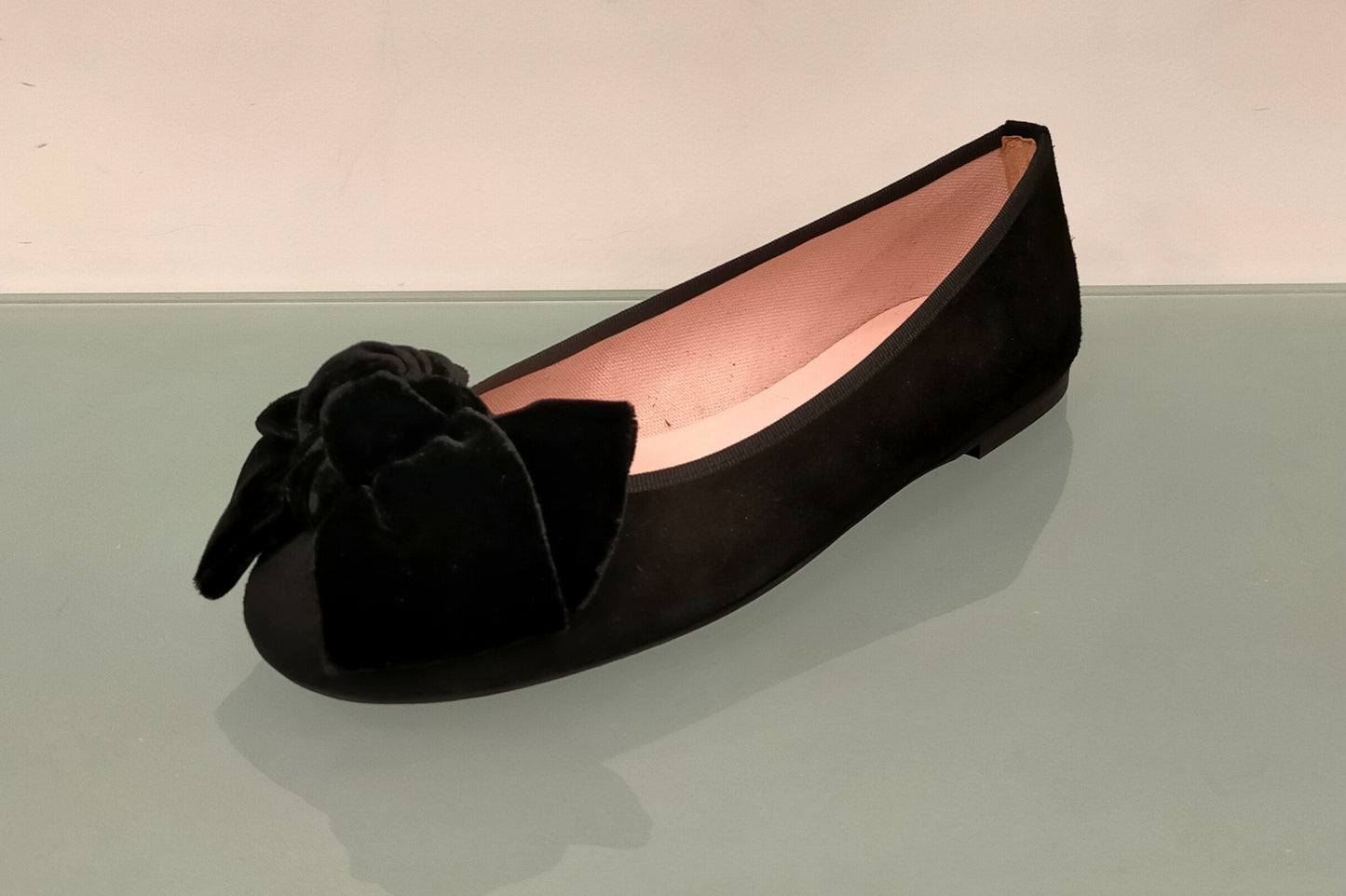 Ballerine Pretty Ballerinas in camoscio nero con fiocco in velluto nero
