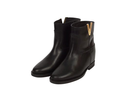 Stivaletto viaroma15 pelle nera accessorio oro e zeppa interna