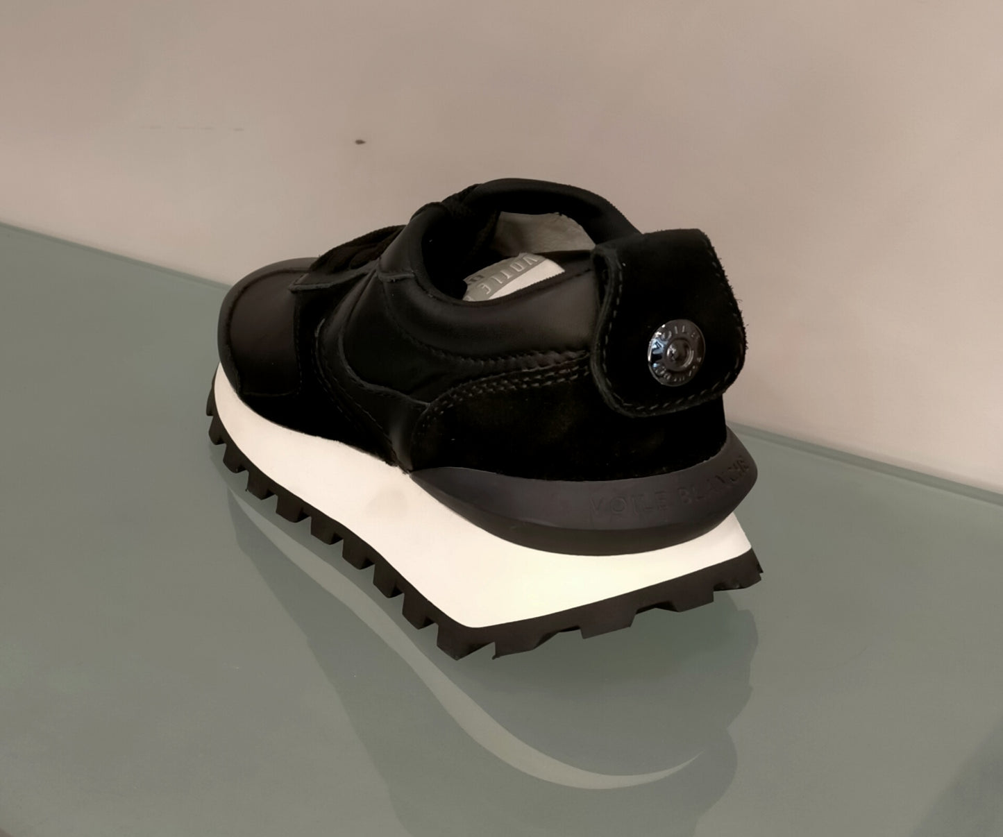 Sneakers VOILE BLANCHE in pelle nera