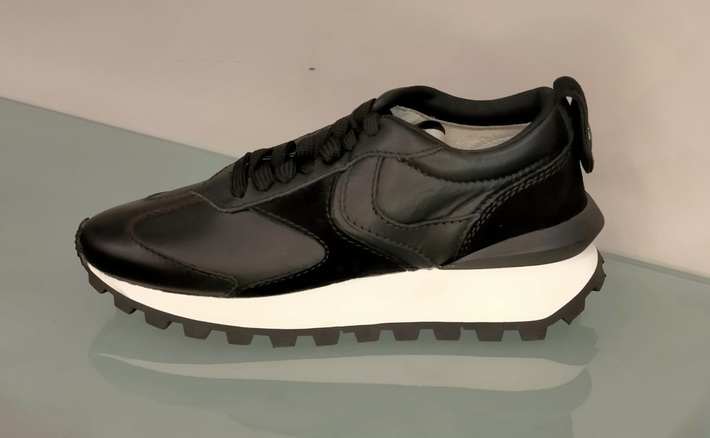 Sneakers VOILE BLANCHE in pelle nera