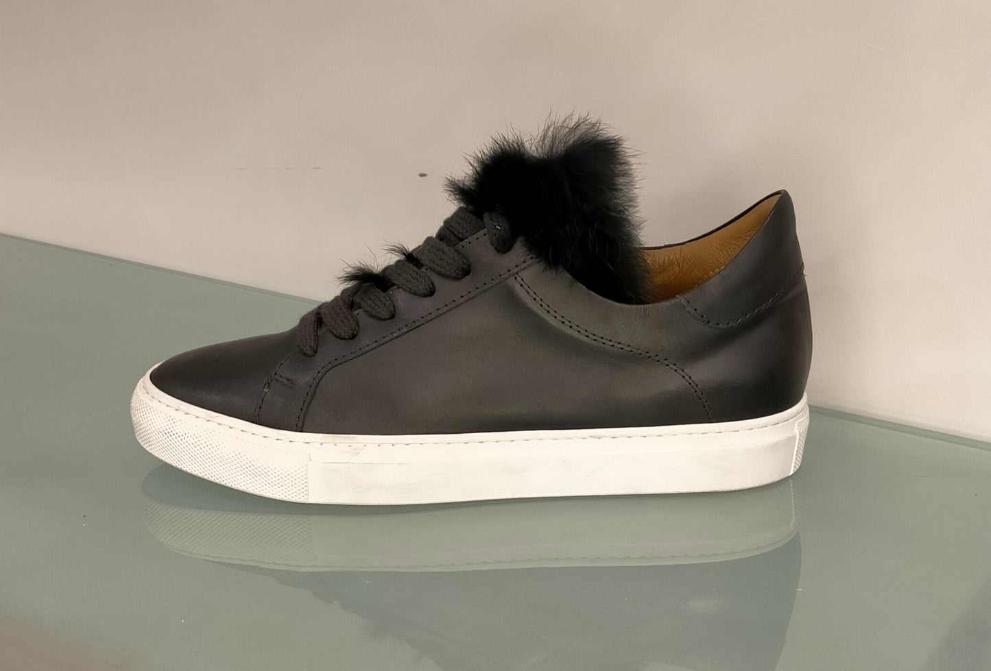 Sneakers VIA ROMA 15 in pelle nera, linguetta in pelliccia nera