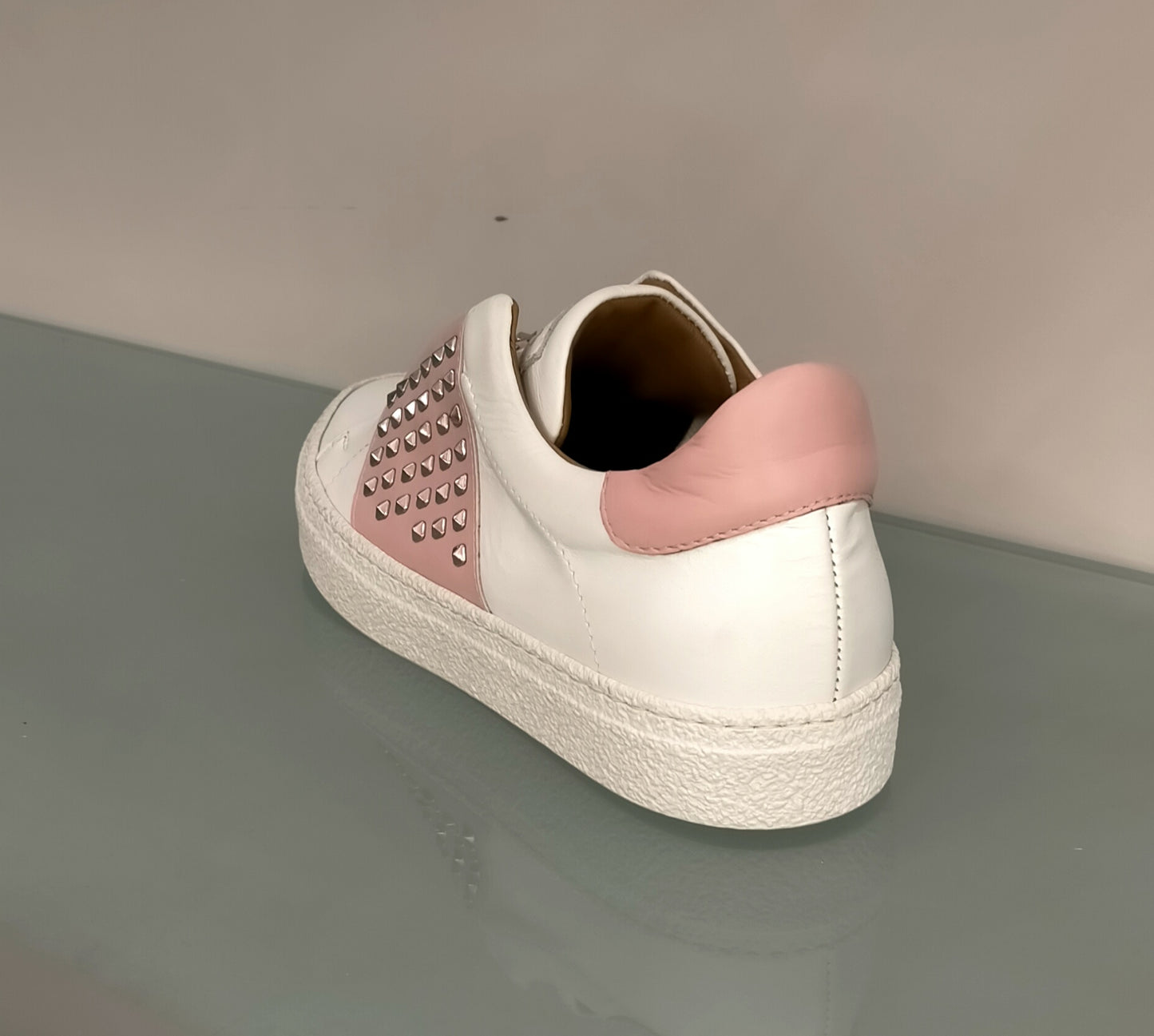 Sneakers VIA ROMA 15 in pelle bianca/rosa con borchie