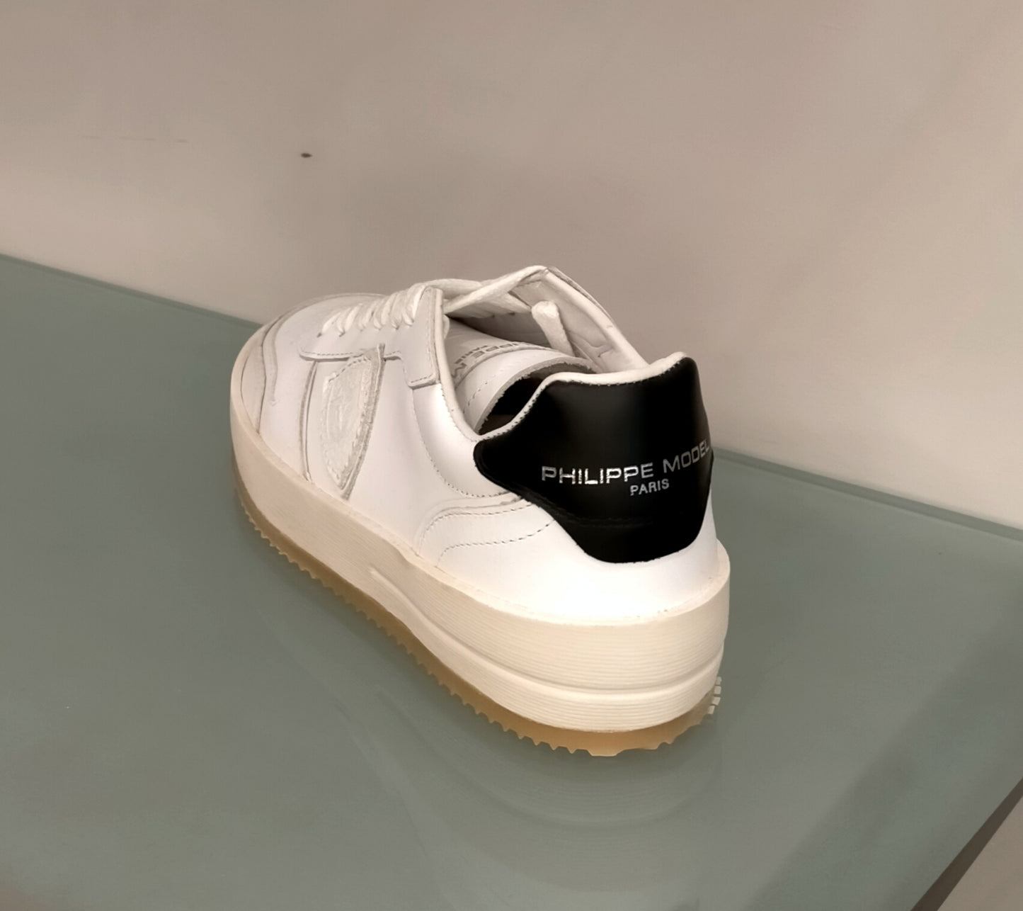 Sneakers PHILIPPE MODEL in pelle bianca, talloncino pelle nera