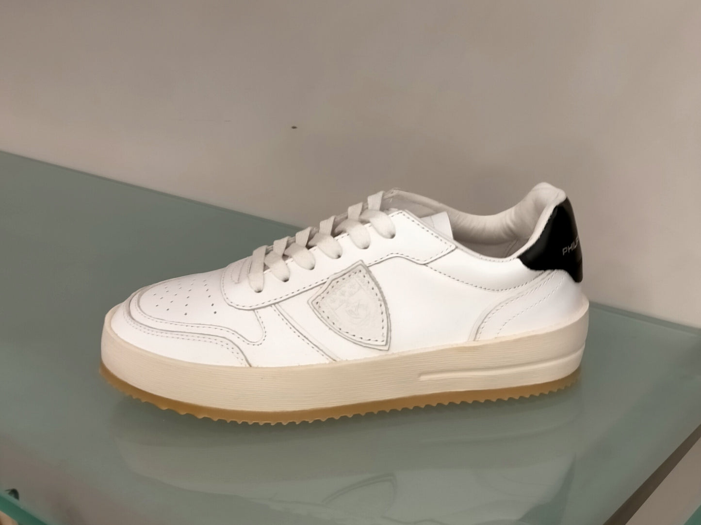 Sneakers PHILIPPE MODEL in pelle bianca, talloncino pelle nera