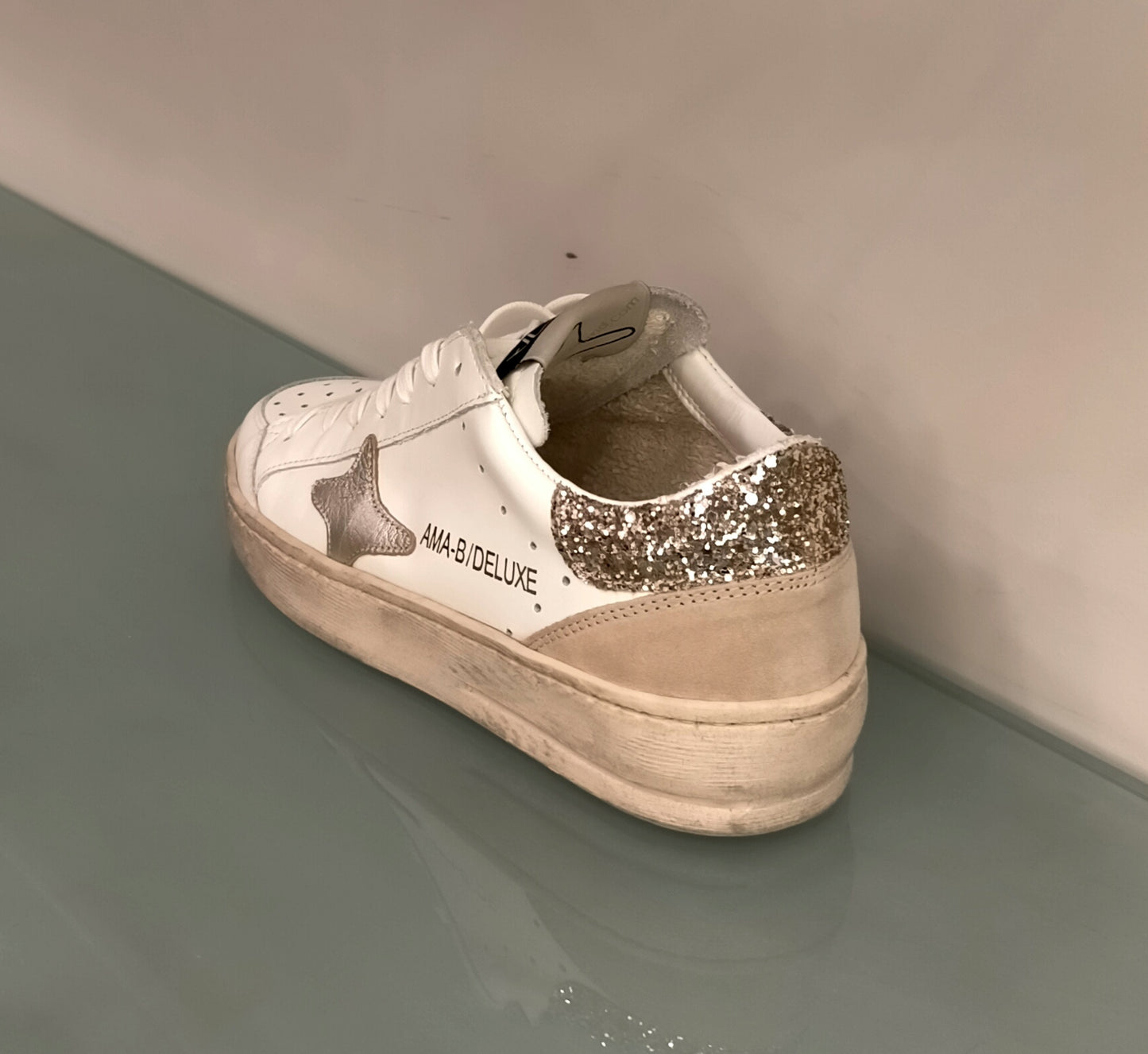 Sneakers AMA BRAND in pelle bianca tallone glitter oro