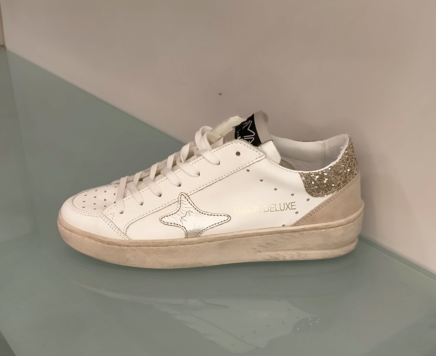 Sneakers AMA BRAND in pelle bianca tallone glitter oro