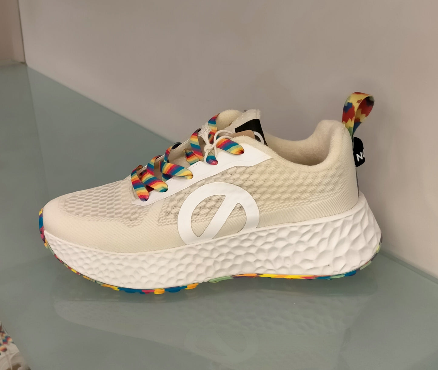 Sneakers NO NAME in tessuto avorio, lacci e fondo multicolor