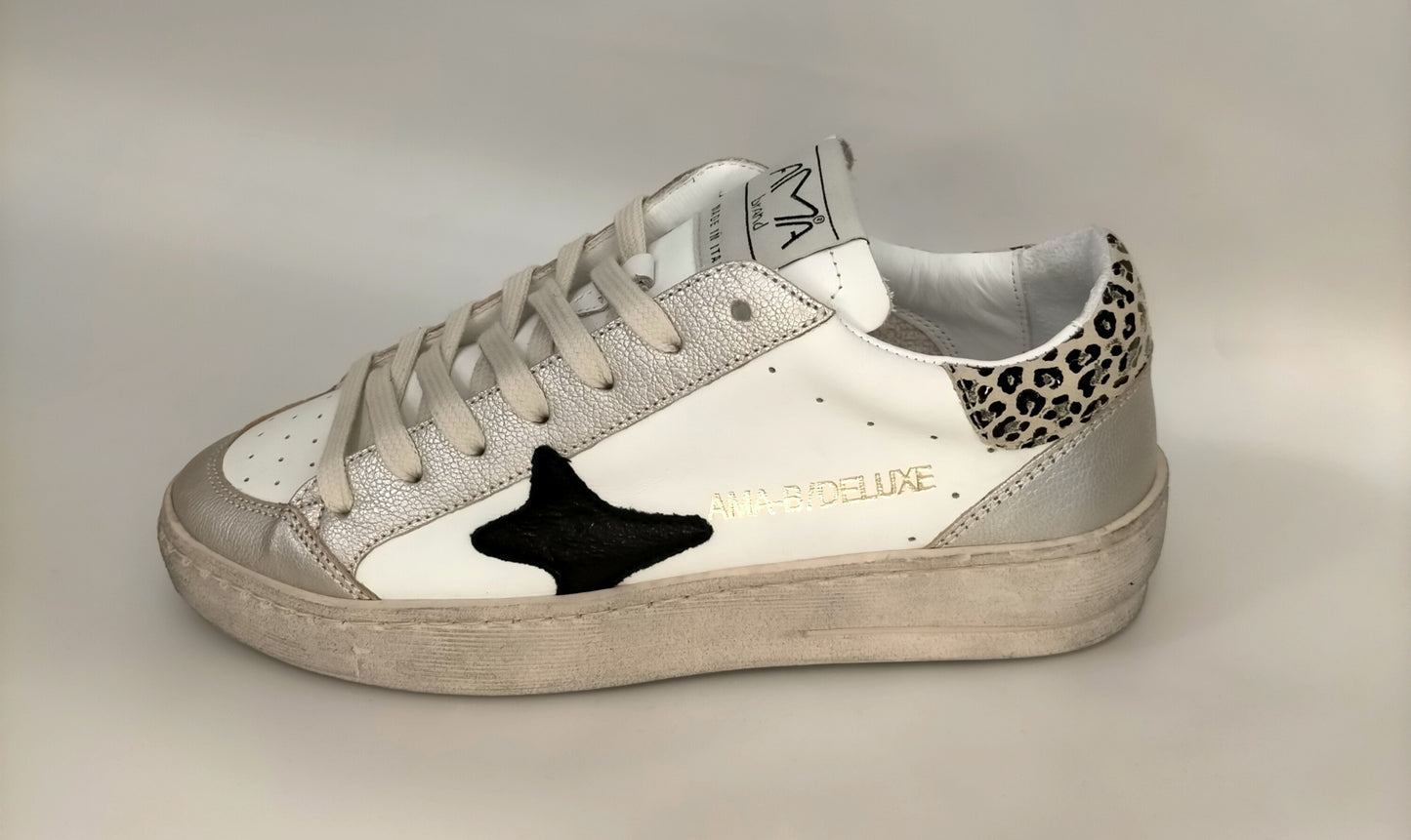 Sneakers AMA BRAND 2943 in pelle bianca
