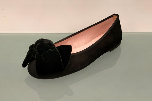 Ballerine Pretty Ballerinas in camoscio nero con fiocco in velluto nero